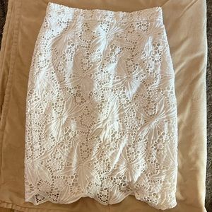 scalloped lace skirt 🕊️
